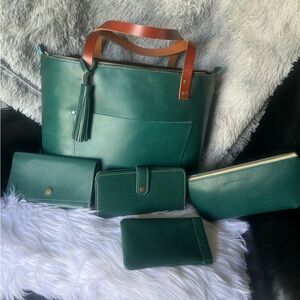 Caribbean Tote and Peacock accessories BNNU Lot. Not around pets or smoke.